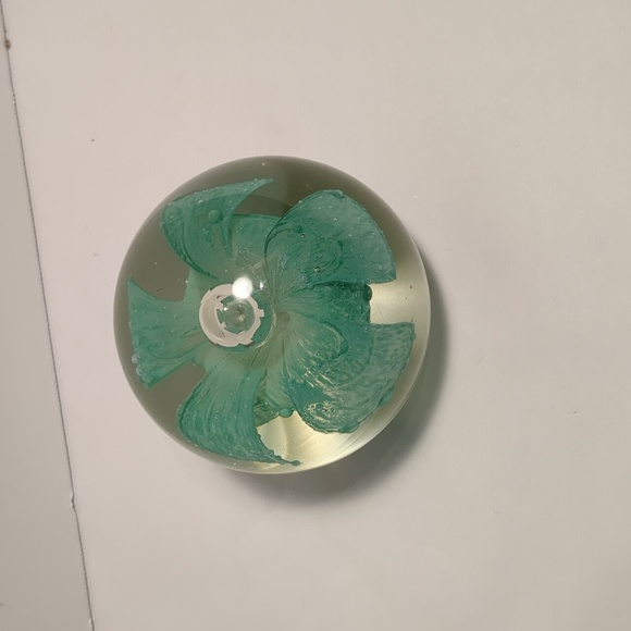Hand Blown art glass paperweight. Turquoise/lt teal flower. Central bubble. - Picture 1 of 4